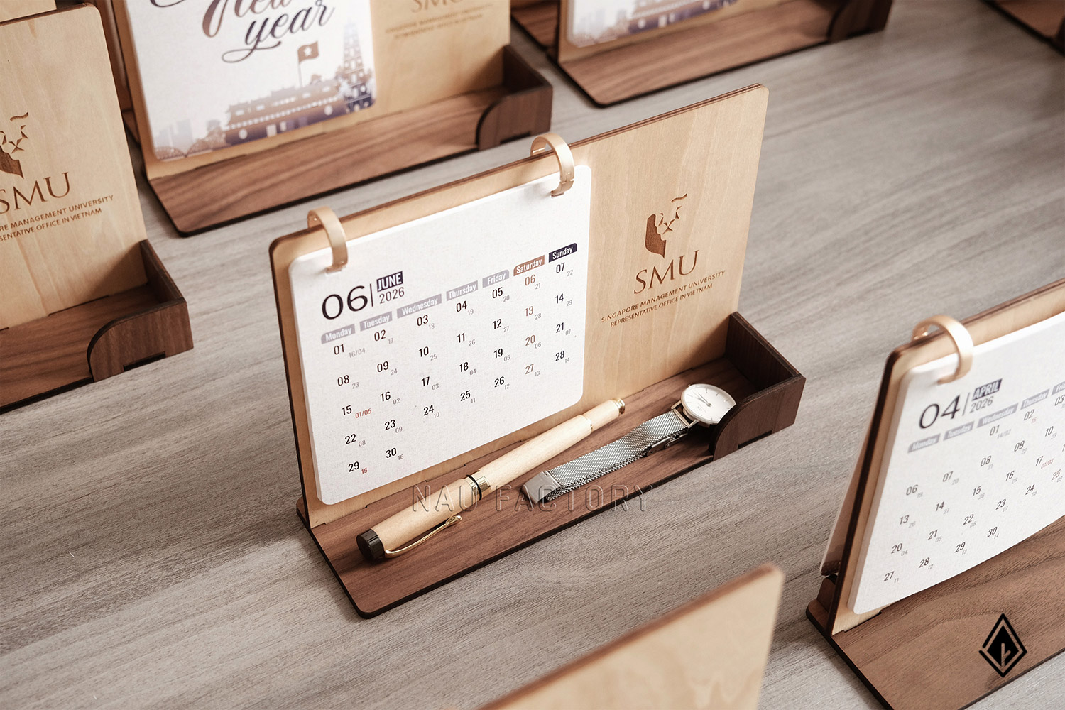 lịch gỗ để bàn