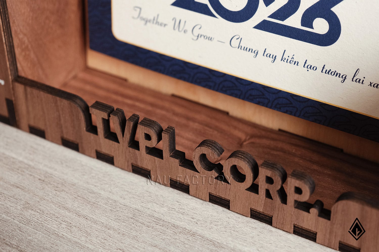 lịch gỗ hộp bút