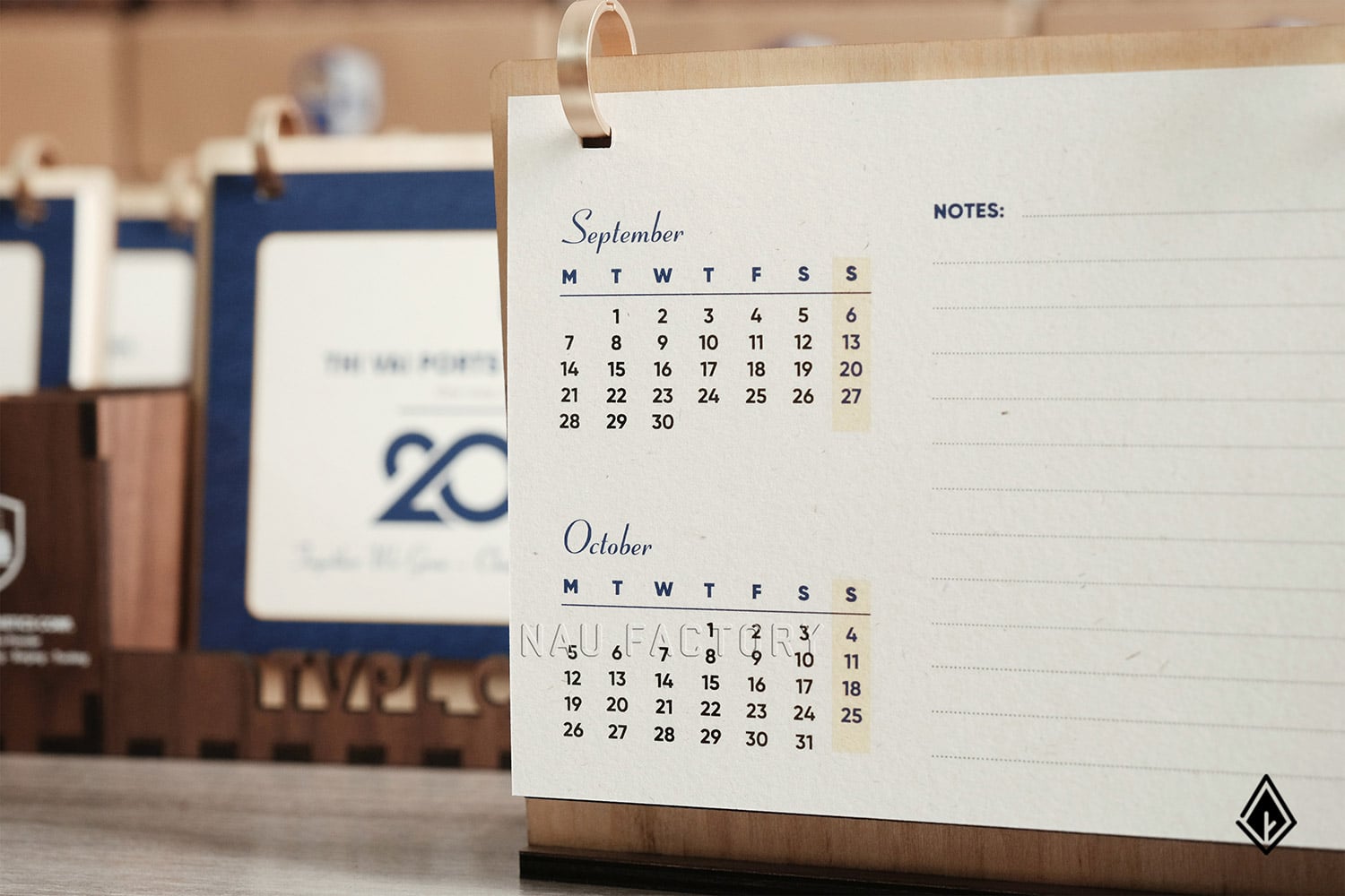 lịch gỗ hộp bút