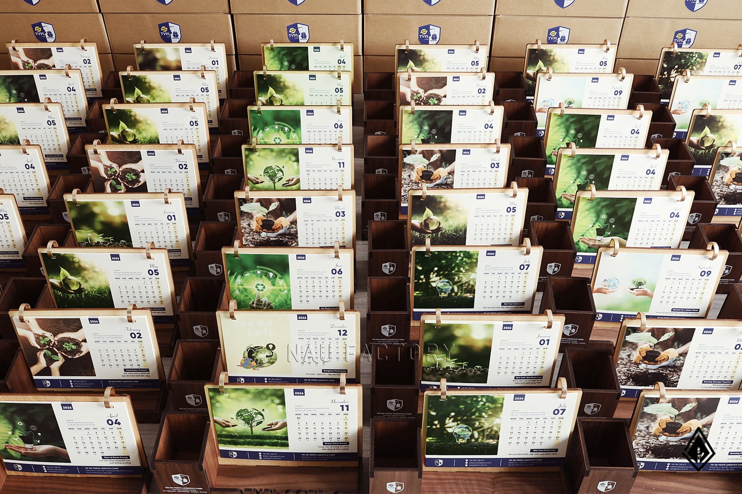 lịch gỗ hộp bút