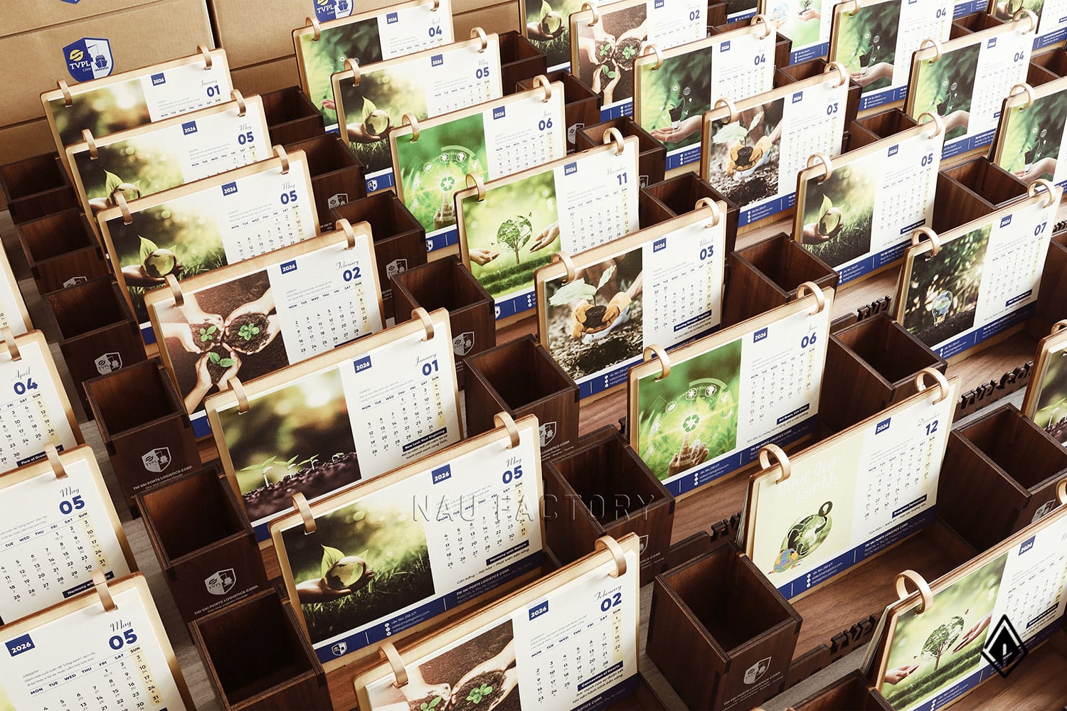 lịch gỗ hộp bút