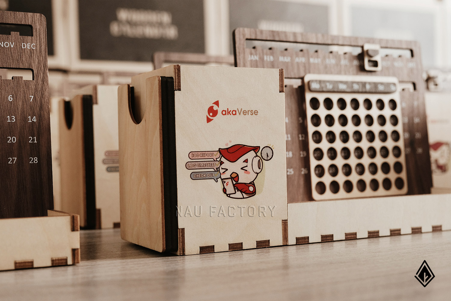 set lịch vạn niên và tranh gỗ