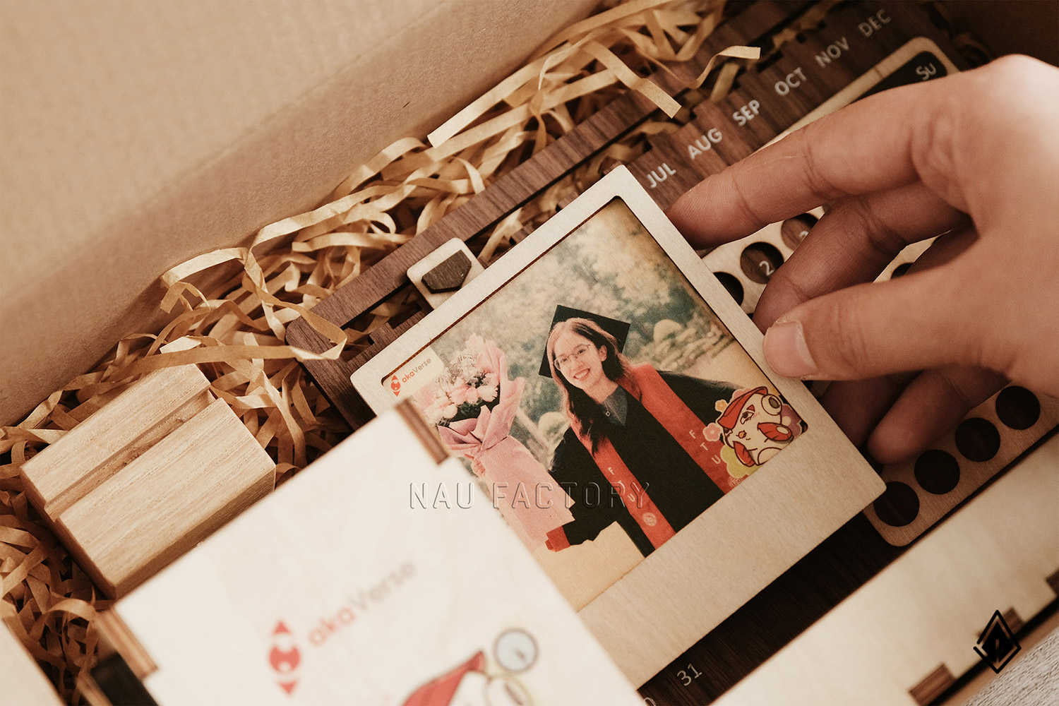 set lịch vạn niên và tranh gỗ