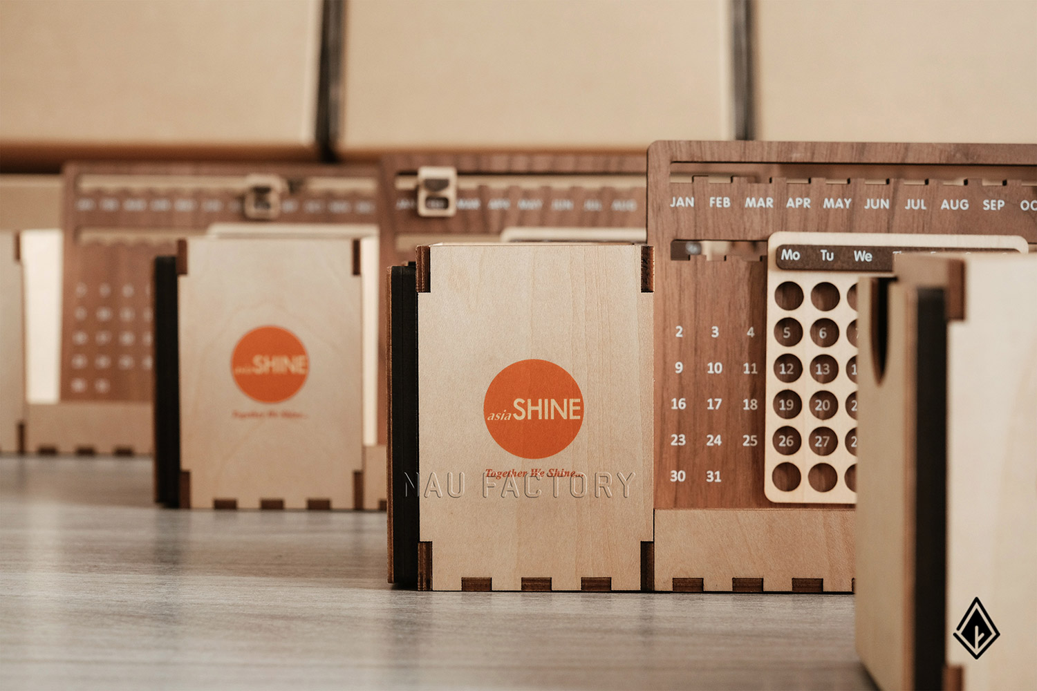 lịch gỗ vạn niên