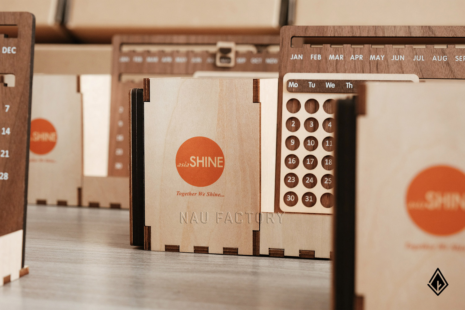 lịch gỗ vạn niên