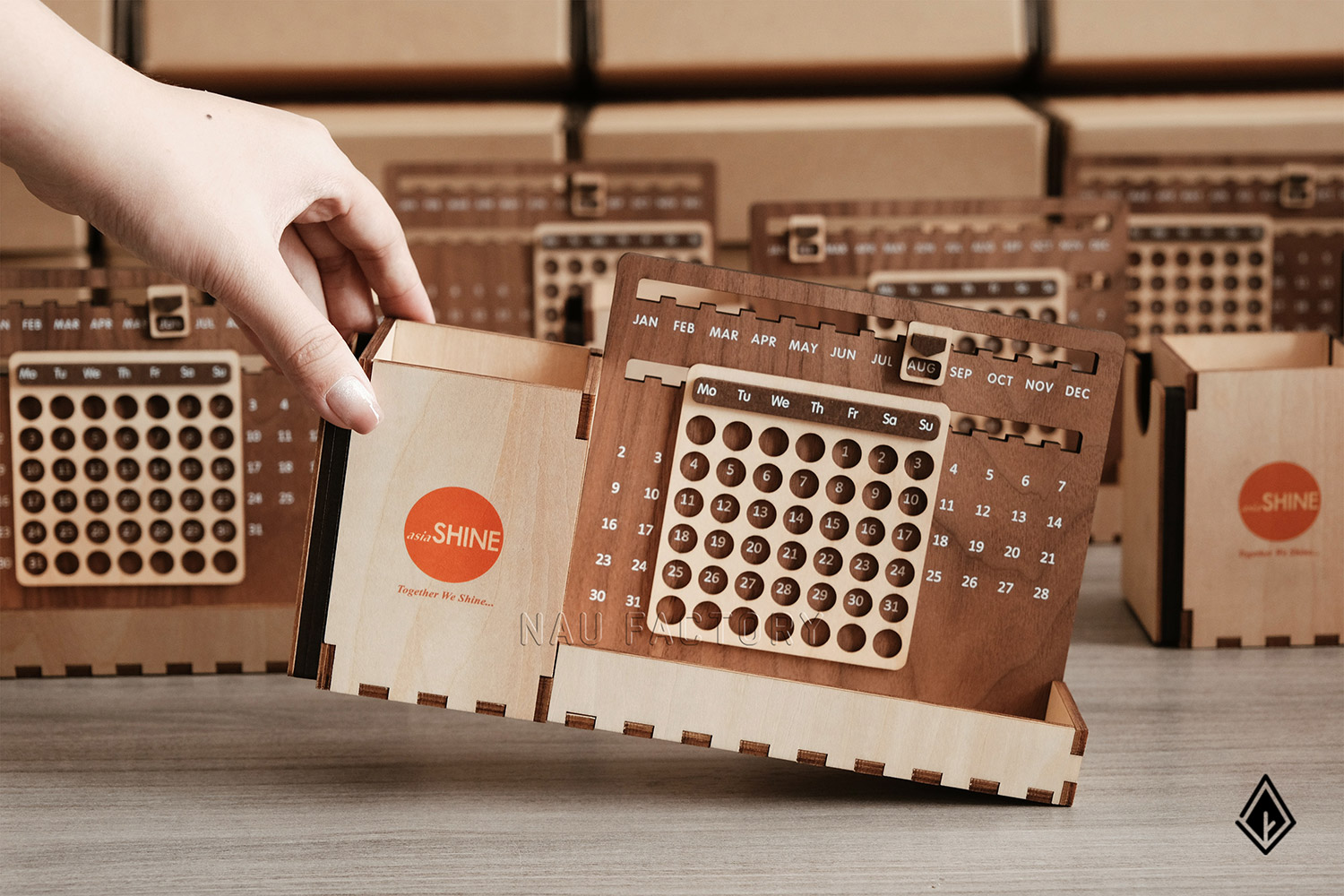 lịch gỗ vạn niên