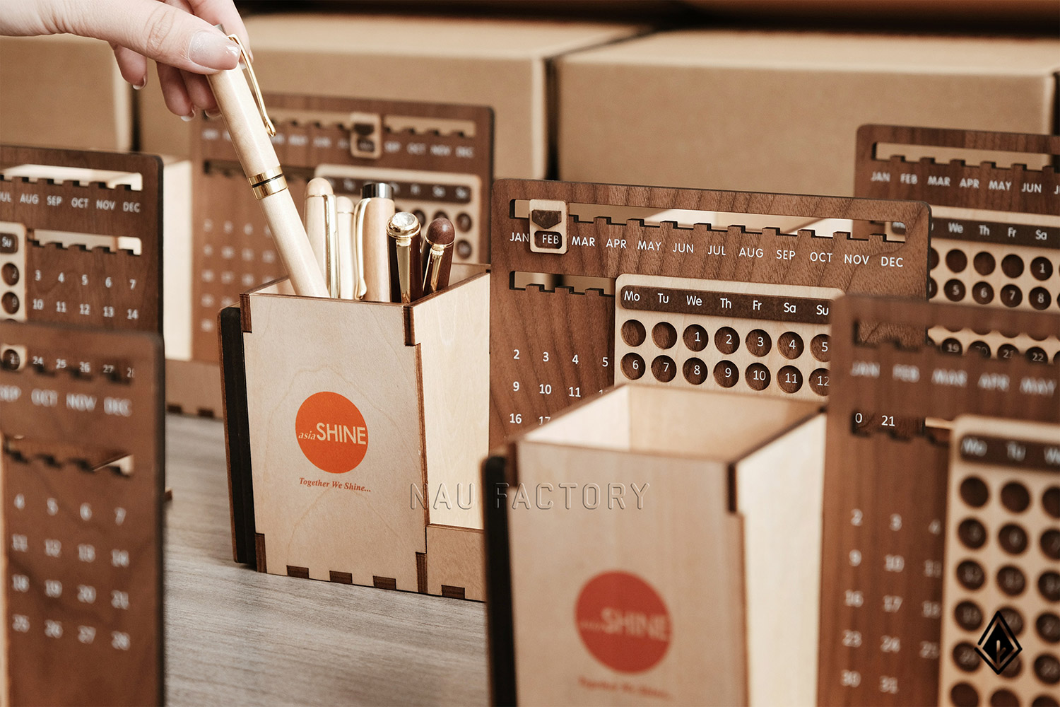 lịch gỗ vạn niên