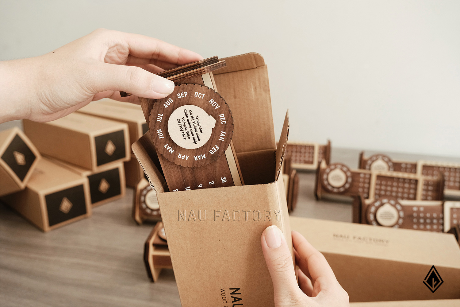 lịch gỗ vạn niên