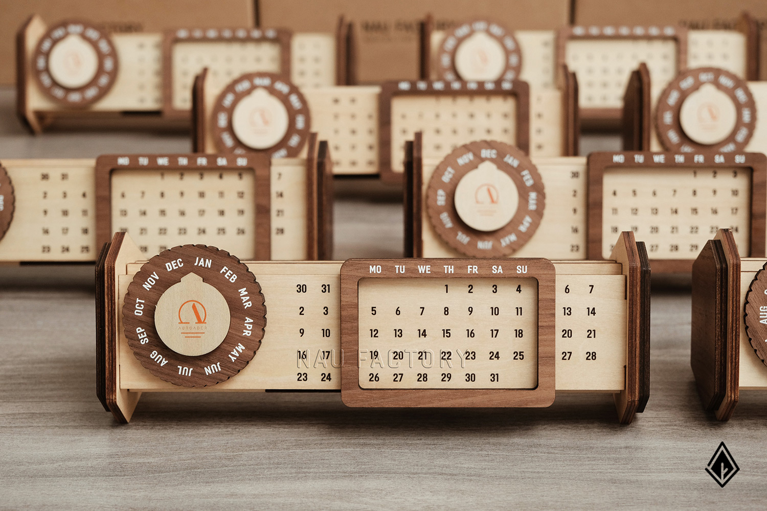 lịch gỗ vạn niên