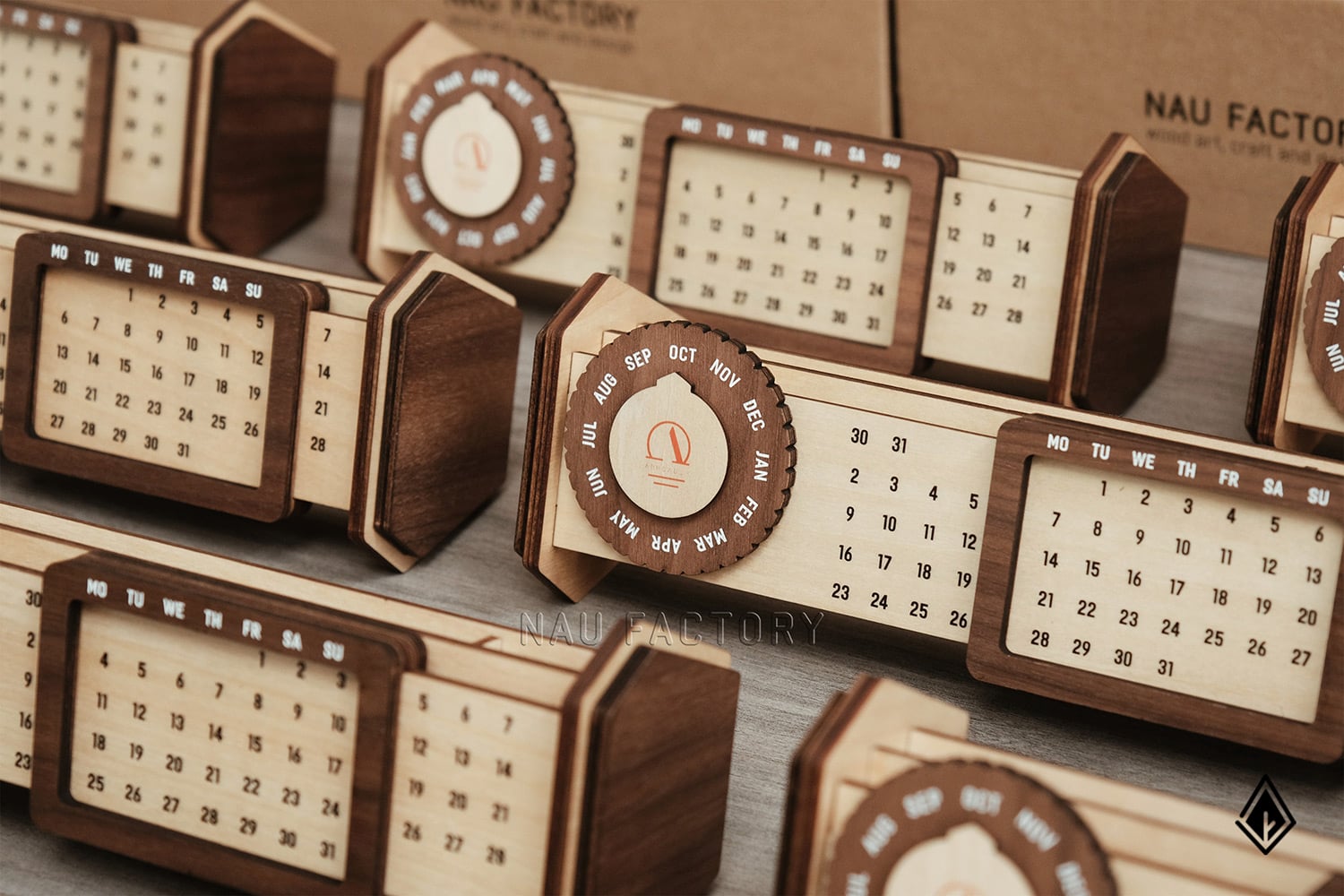 lịch gỗ vạn niên