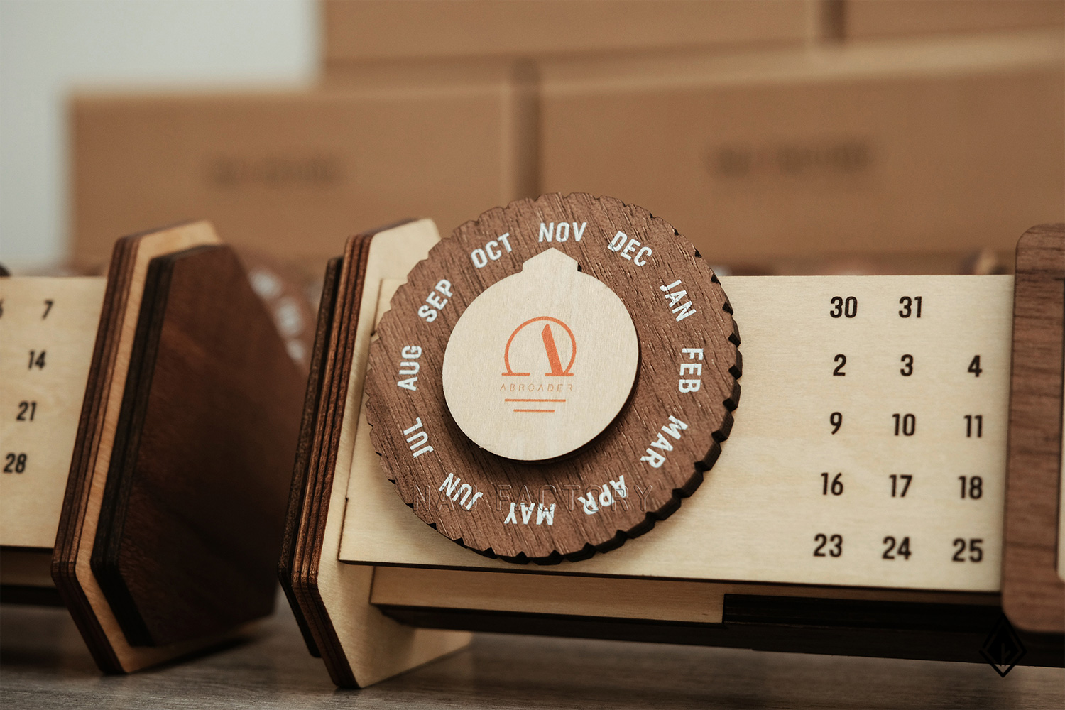 lịch gỗ vạn niên