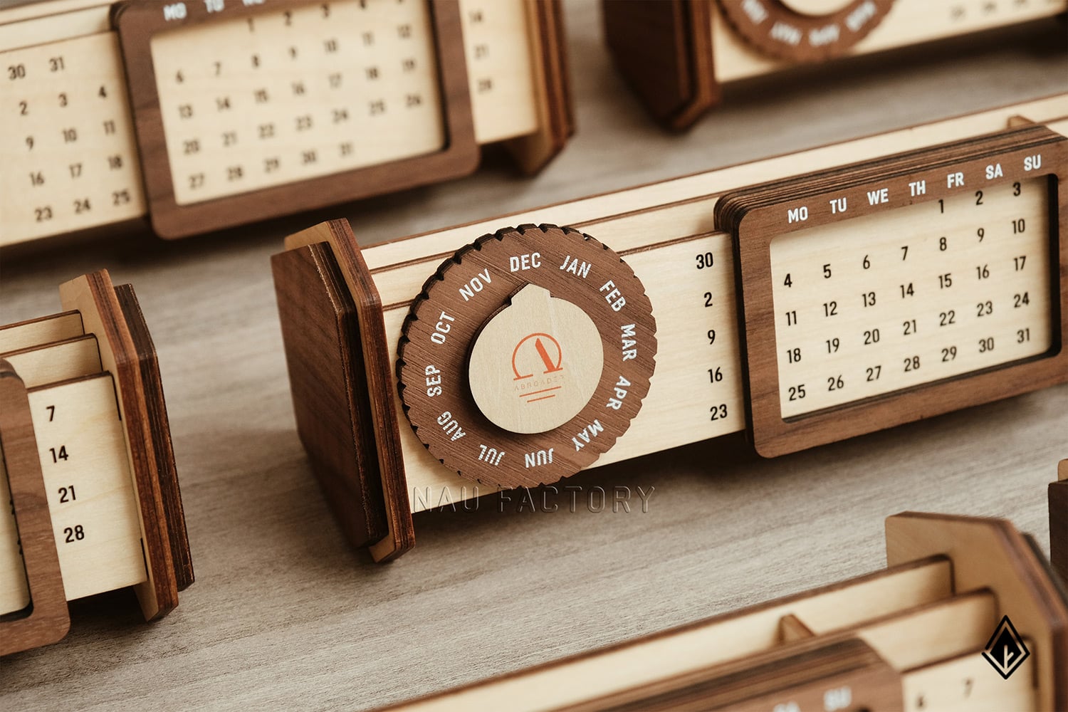 lịch gỗ vạn niên