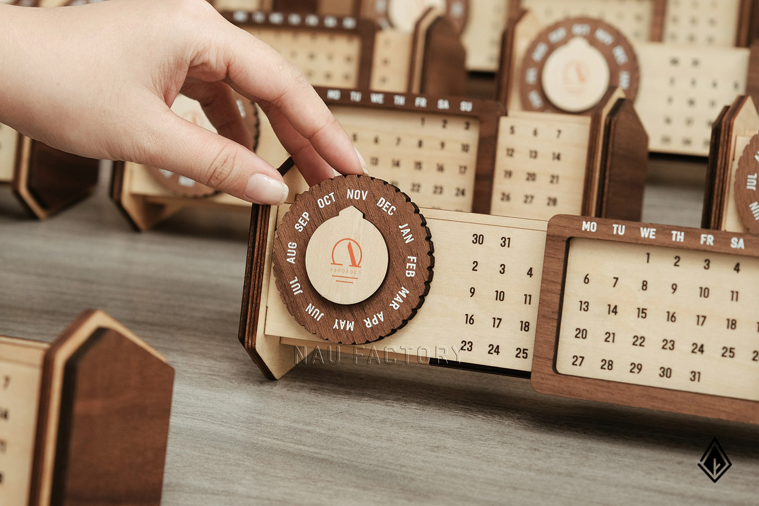 lịch gỗ vạn niên