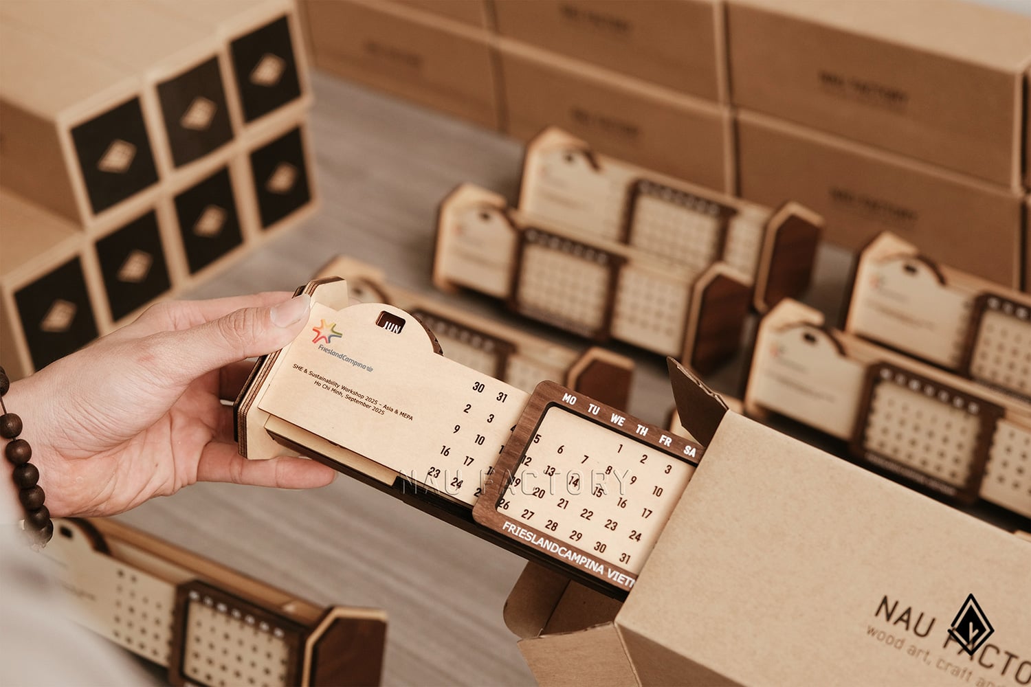 lịch gỗ vạn niên