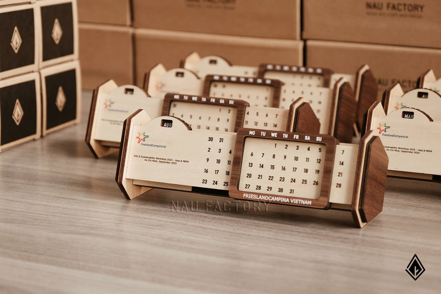 lịch gỗ vạn niên