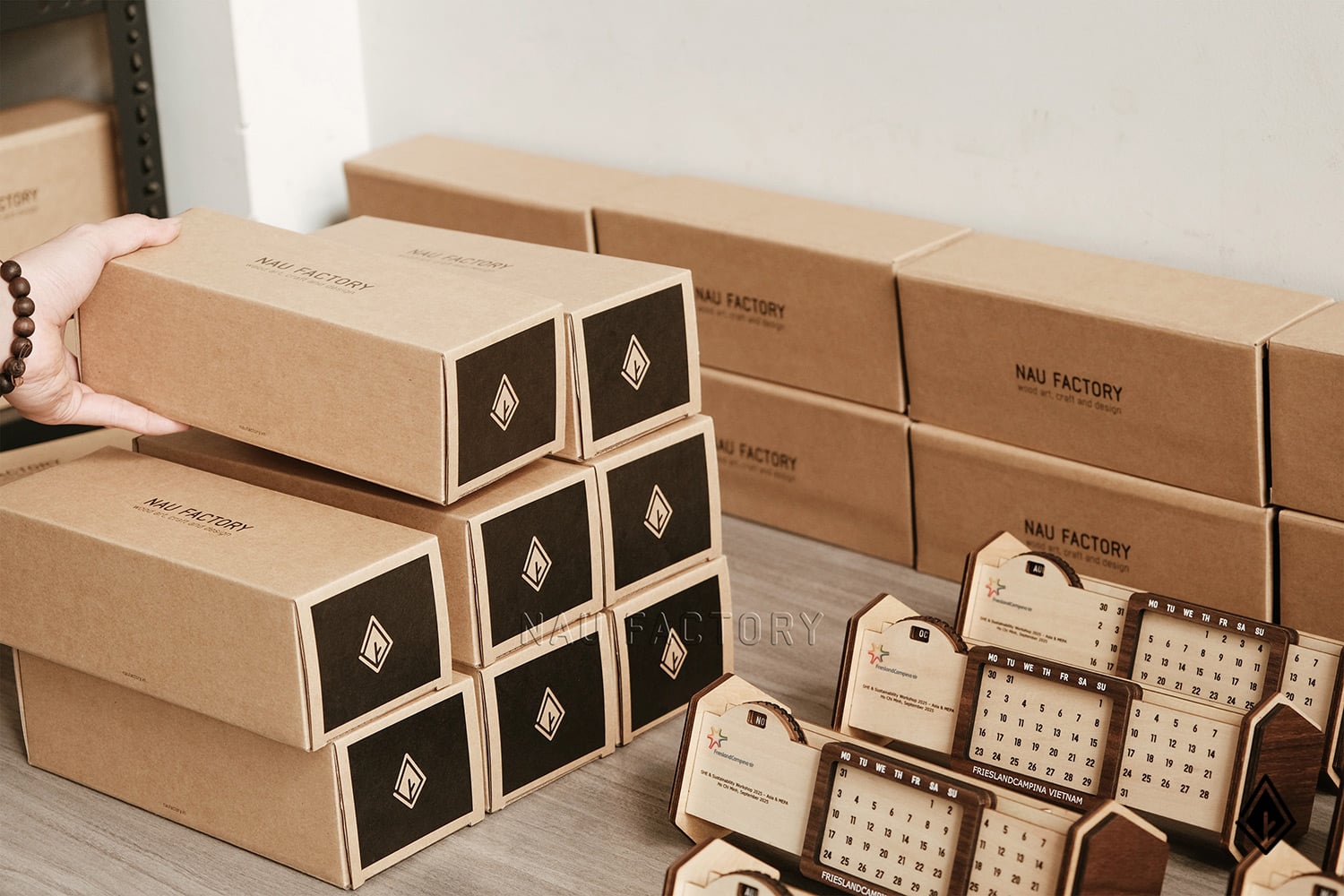 lịch gỗ vạn niên