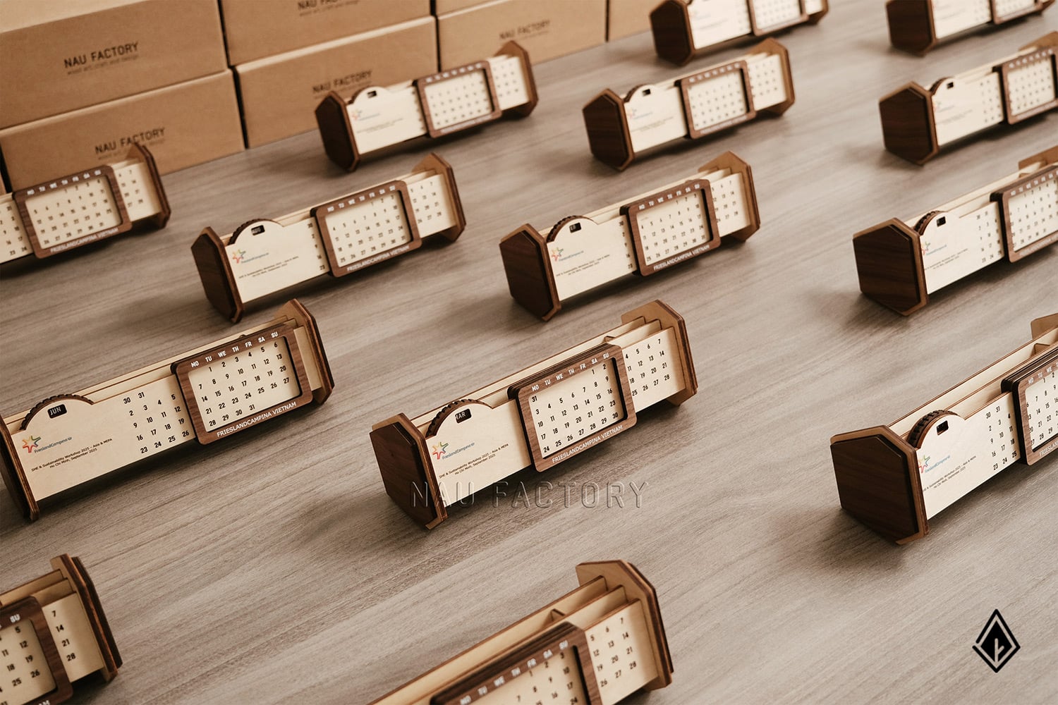 lịch gỗ vạn niên