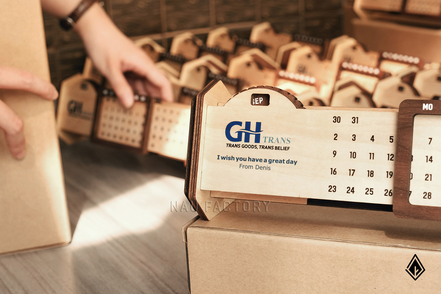 lịch gỗ vạn niên