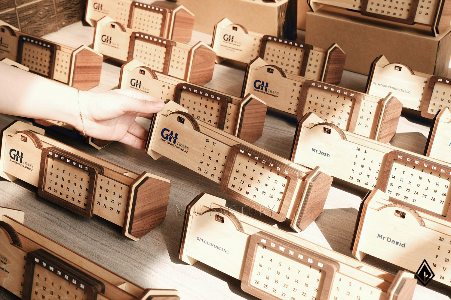 lịch gỗ vạn niên