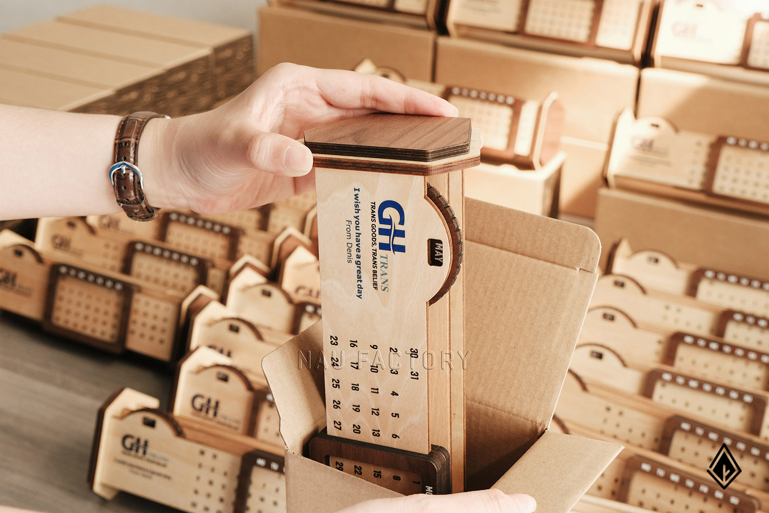 lịch gỗ vạn niên