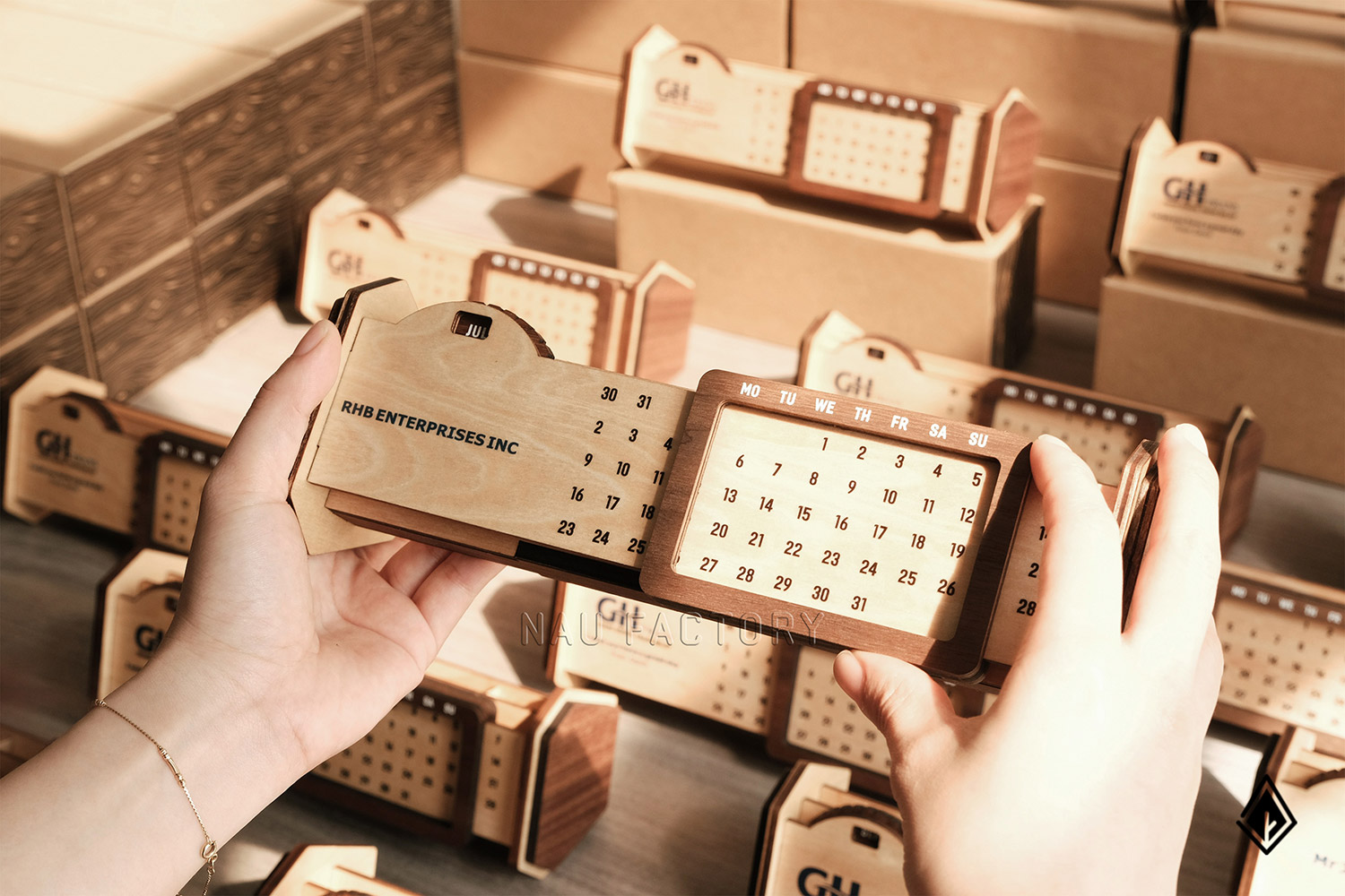 lịch gỗ vạn niên