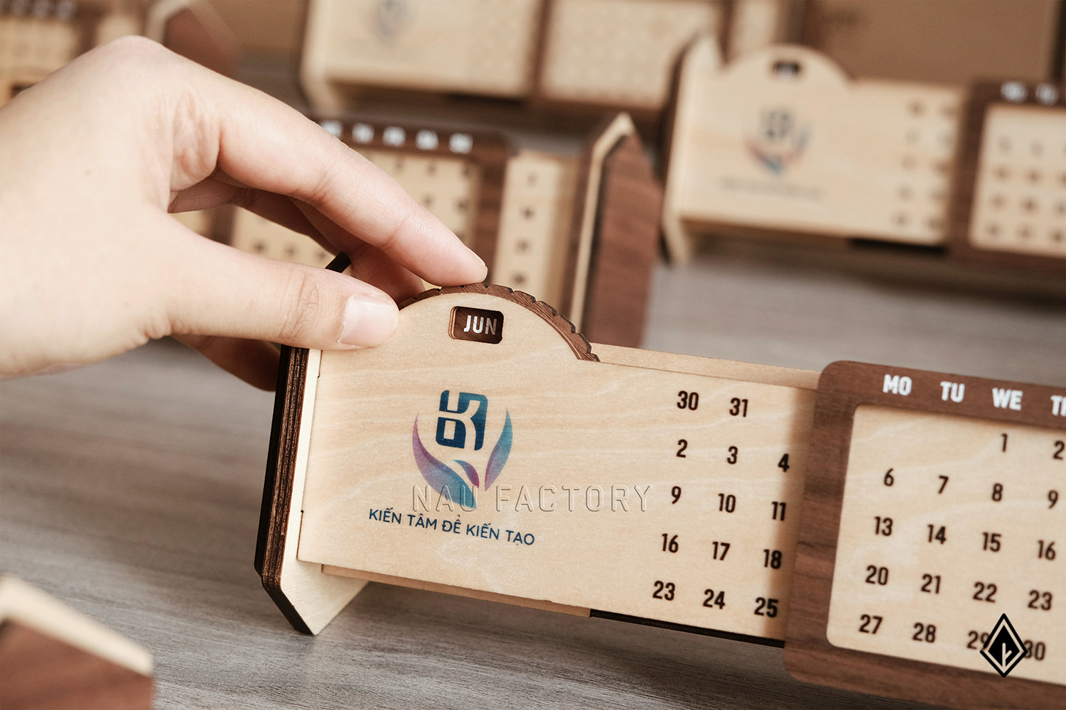 lịch gỗ vạn niên