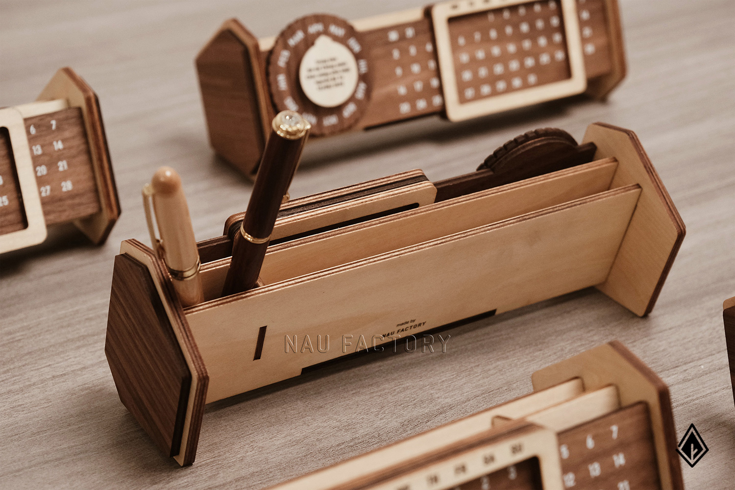 lịch gỗ vạn niên