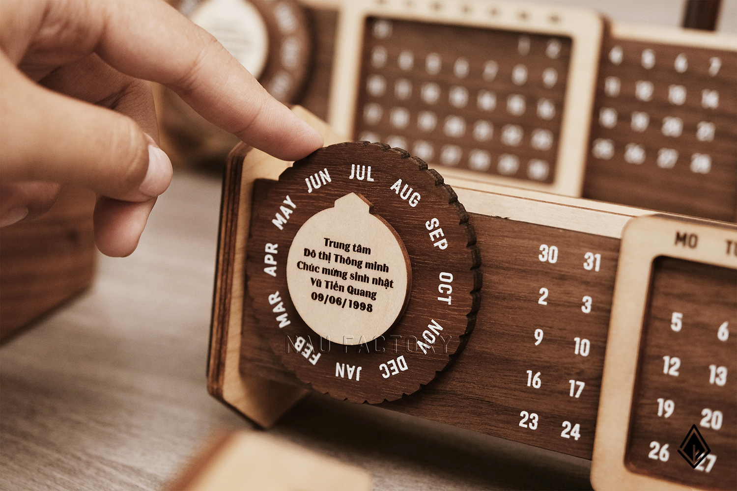 lịch gỗ vạn niên