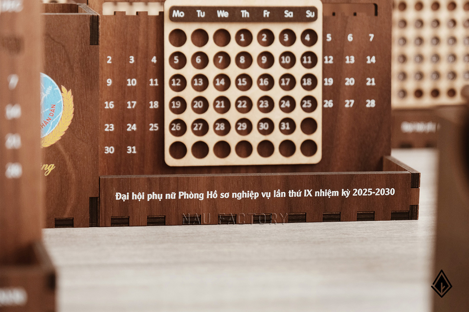 lịch gỗ vạn niên