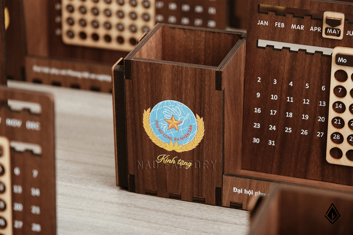 lịch gỗ vạn niên