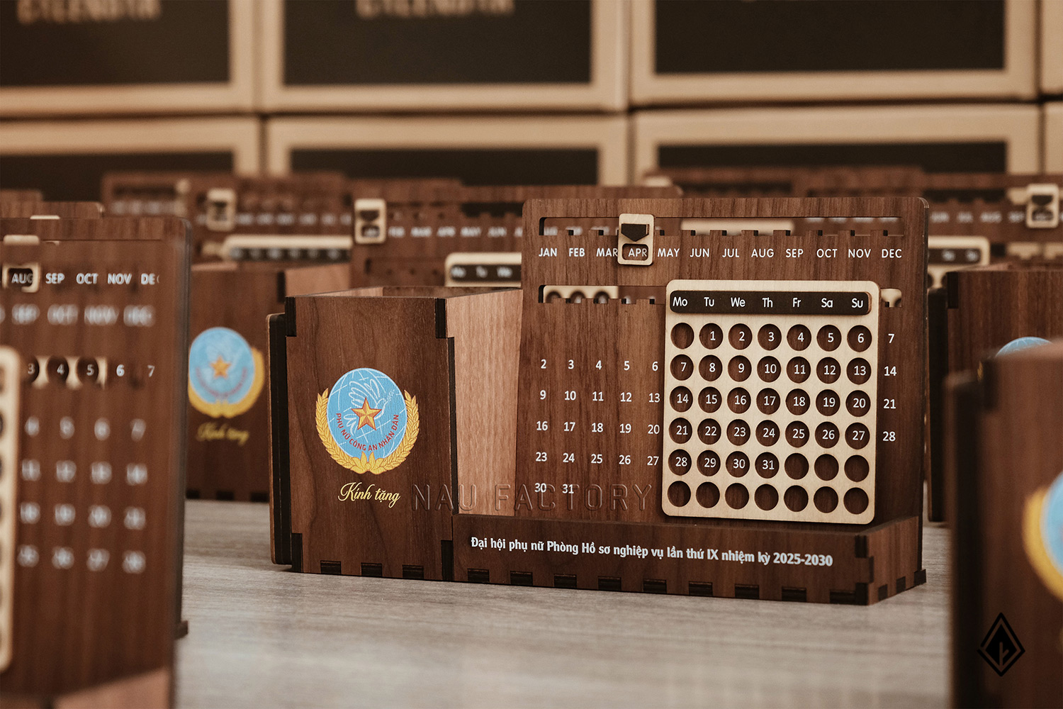 lịch gỗ vạn niên