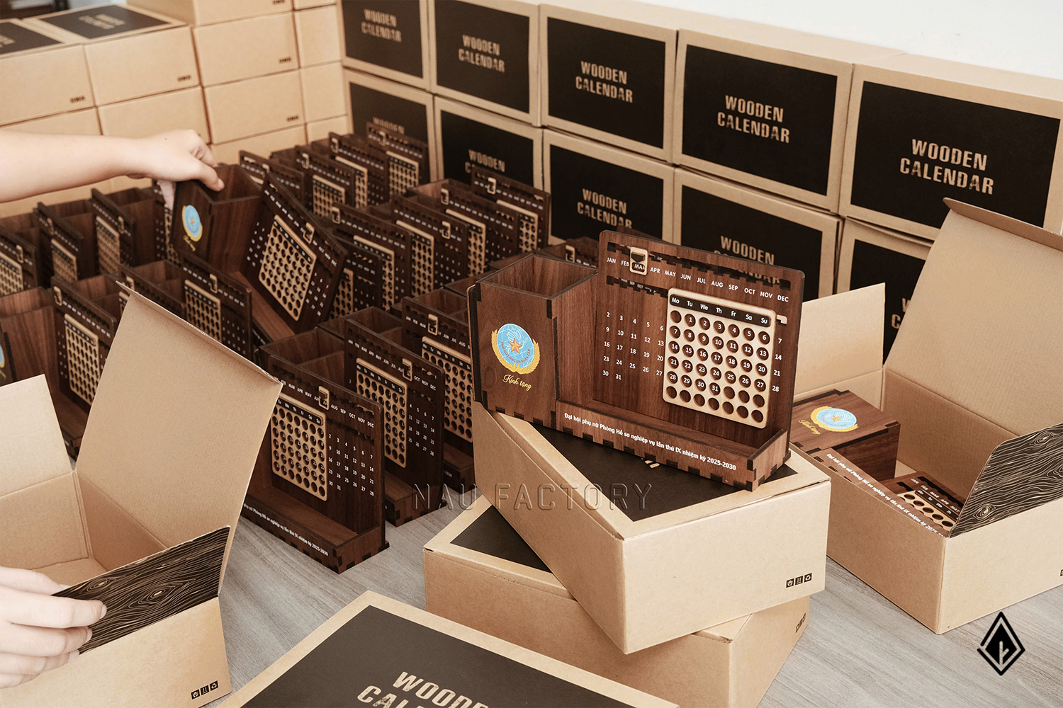 lịch gỗ vạn niên