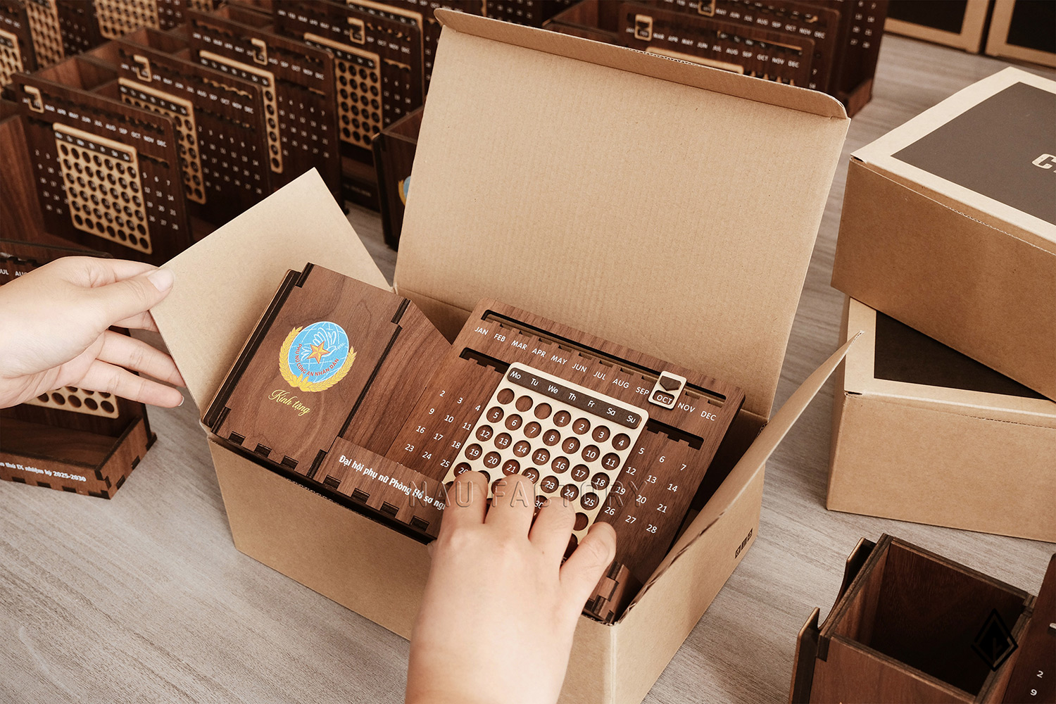 lịch gỗ vạn niên