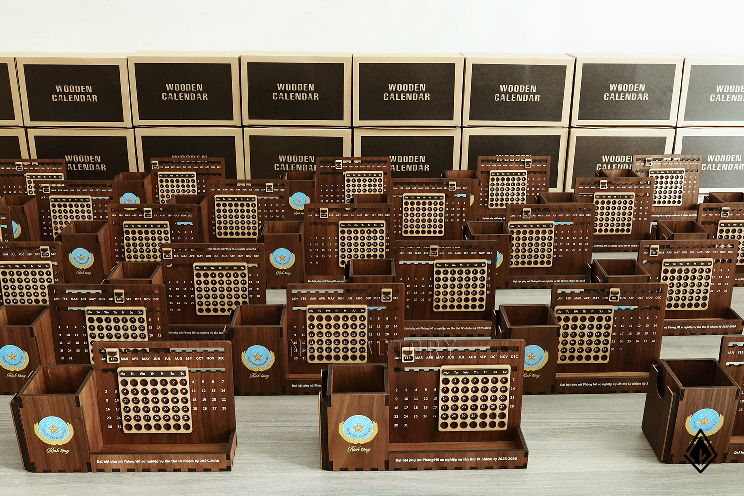 lịch gỗ vạn niên