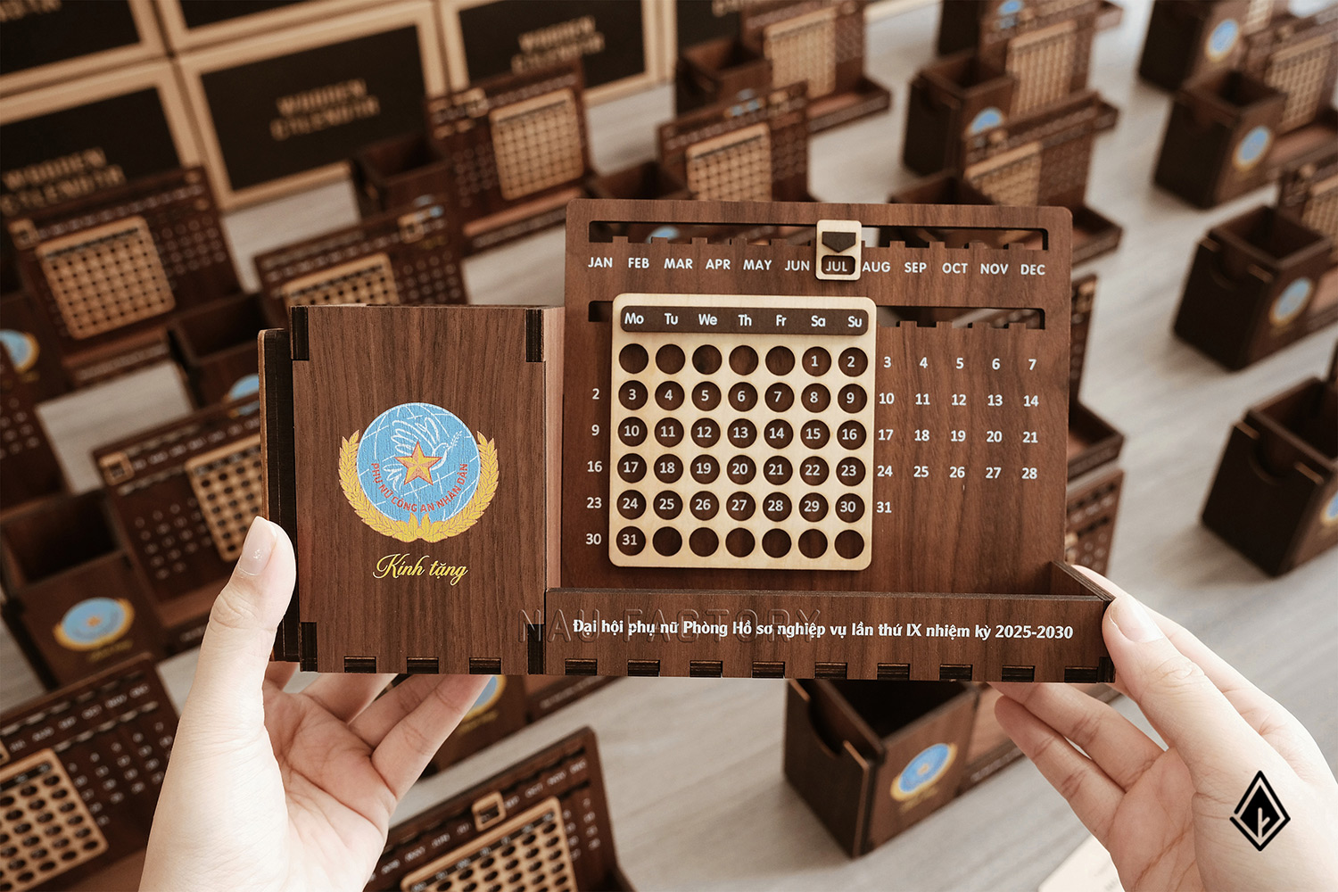 lịch gỗ vạn niên