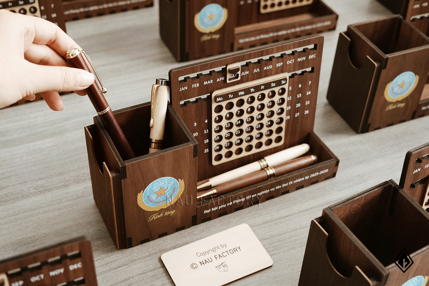 lịch gỗ vạn niên