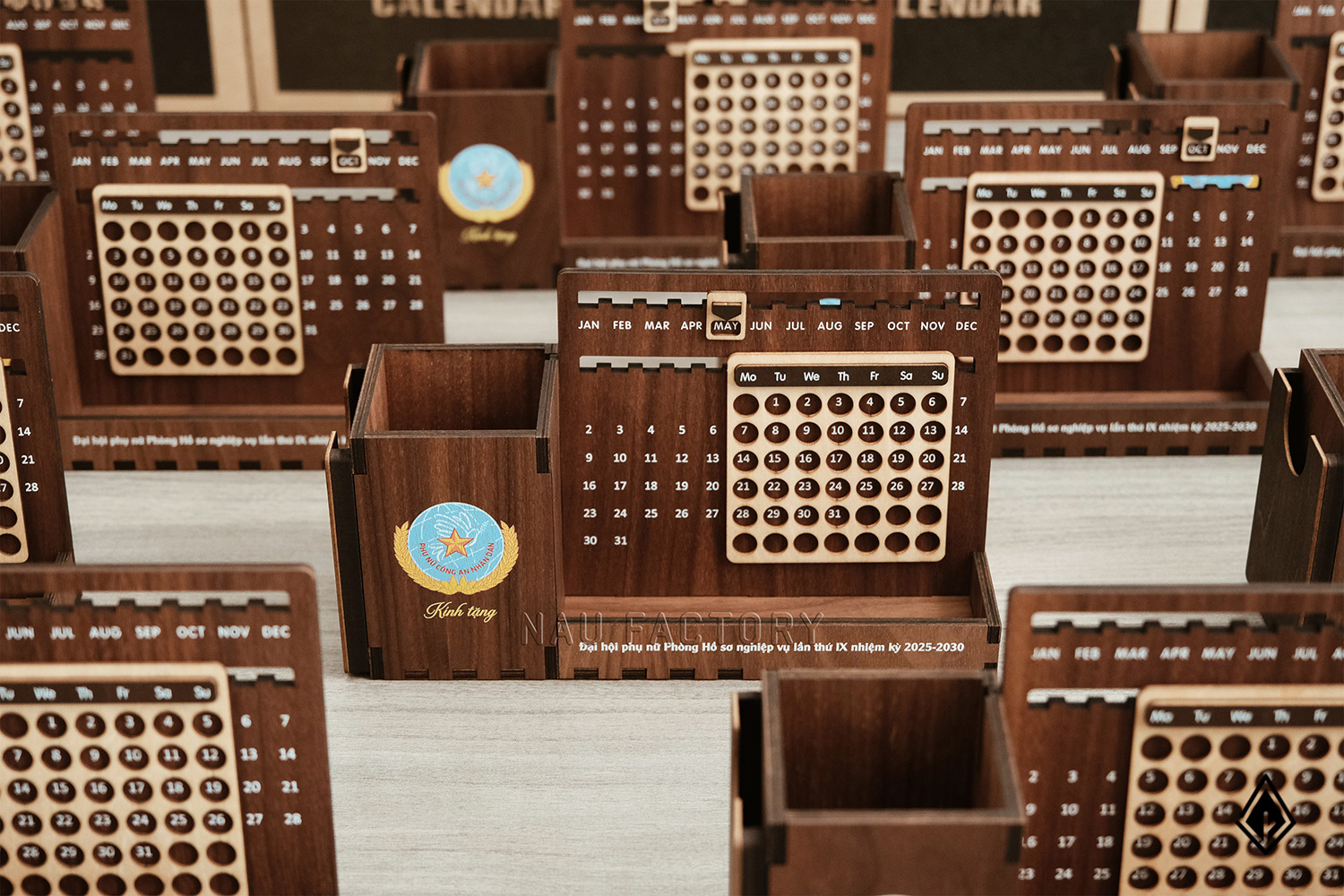 lịch gỗ vạn niên