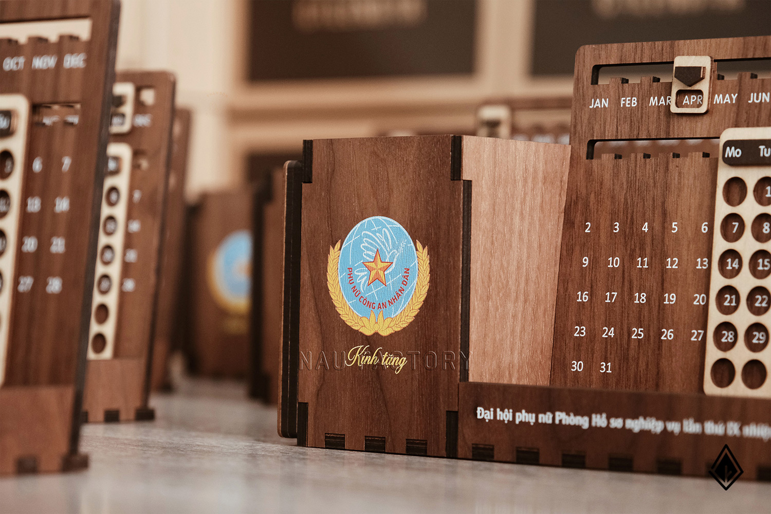 lịch gỗ vạn niên