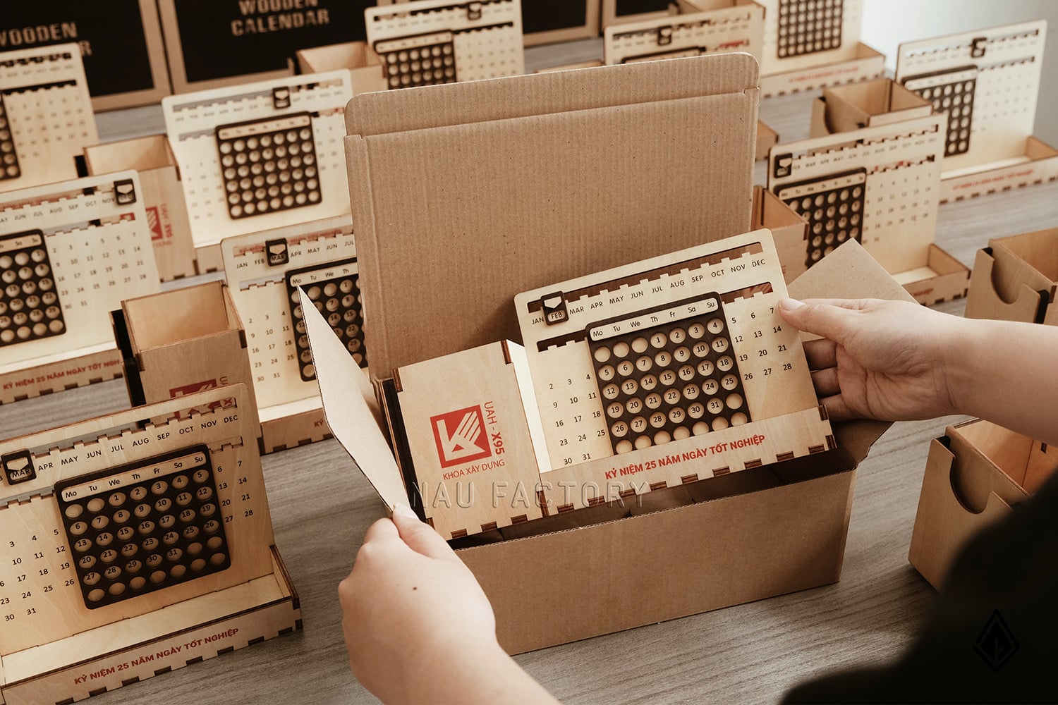 lịch gỗ vạn niên