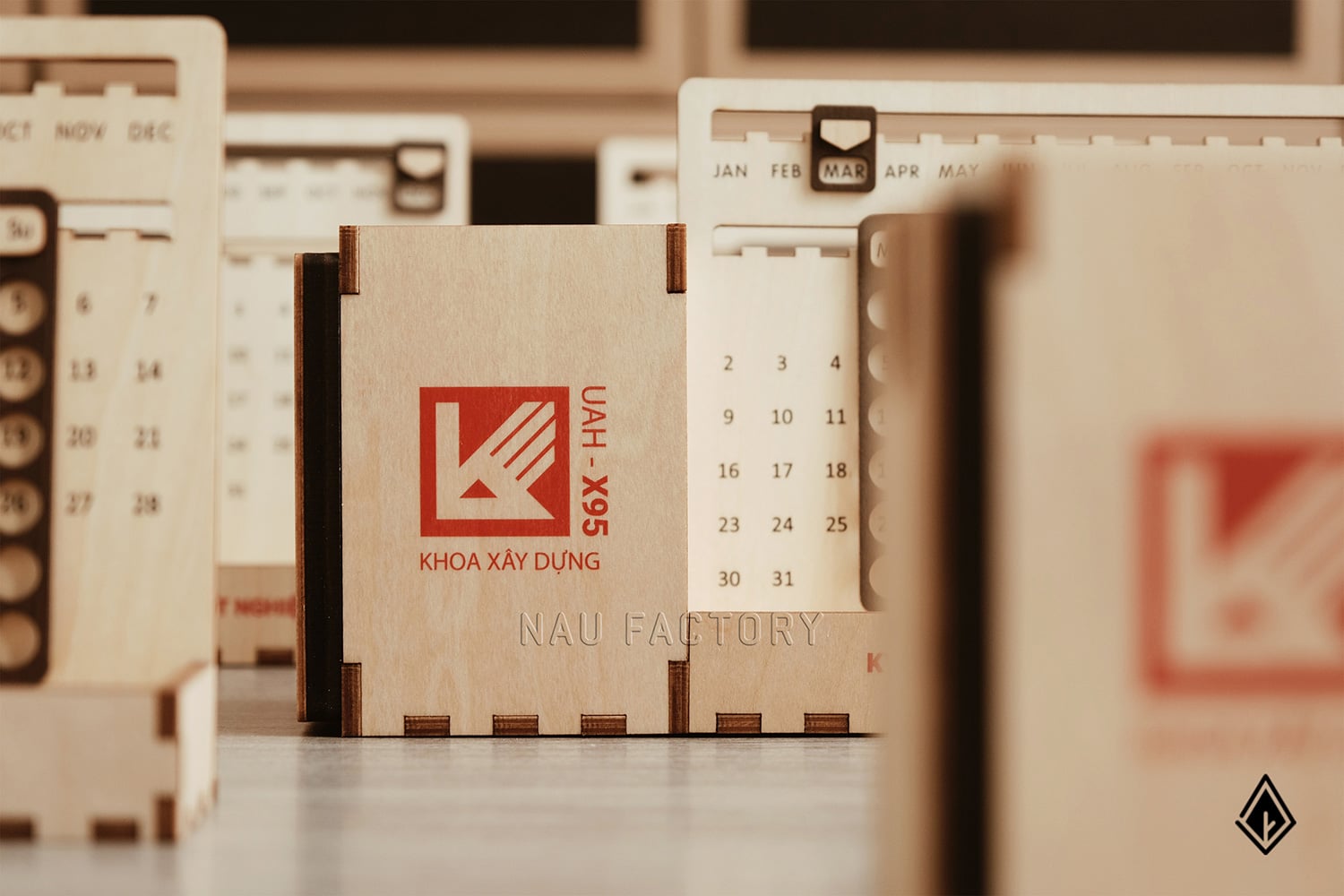 lịch gỗ vạn niên