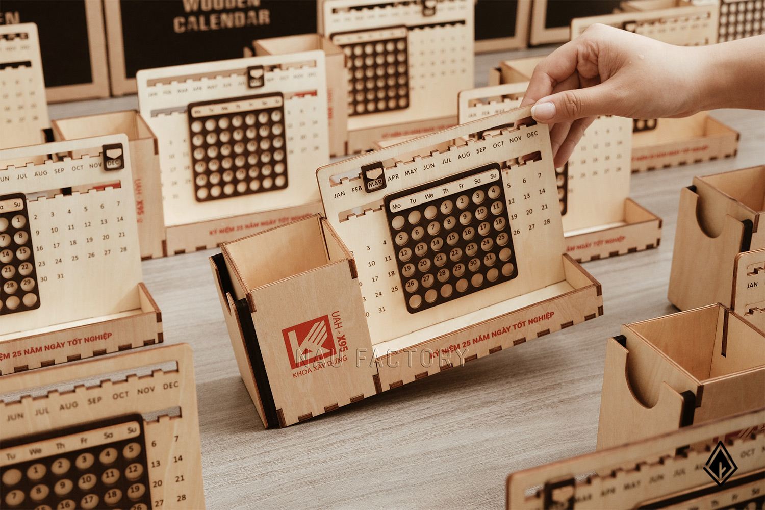 lịch gỗ vạn niên