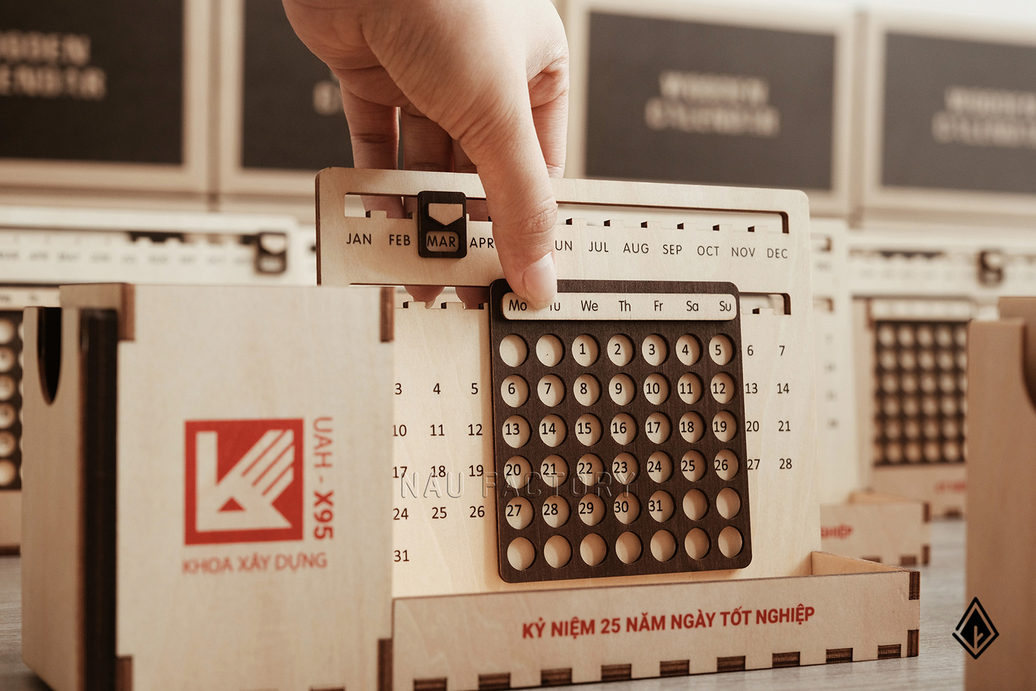 lịch gỗ vạn niên