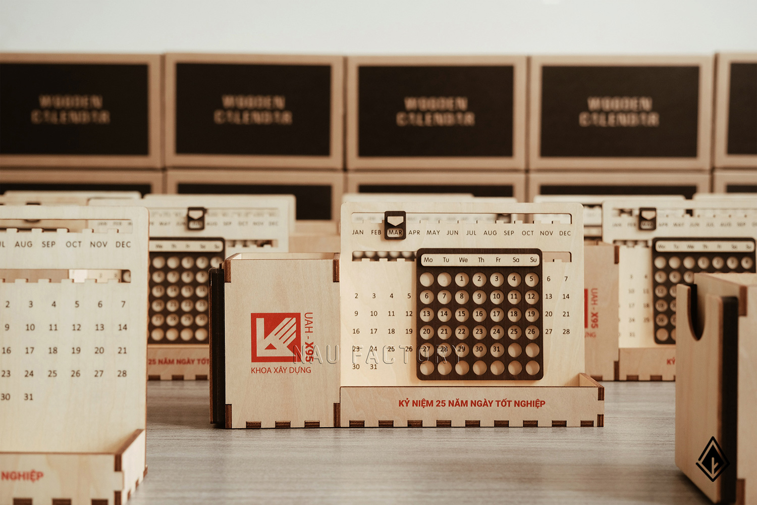 lịch gỗ vạn niên