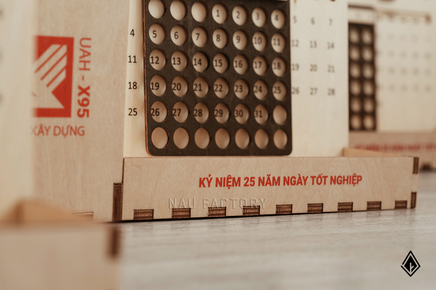 lịch gỗ vạn niên