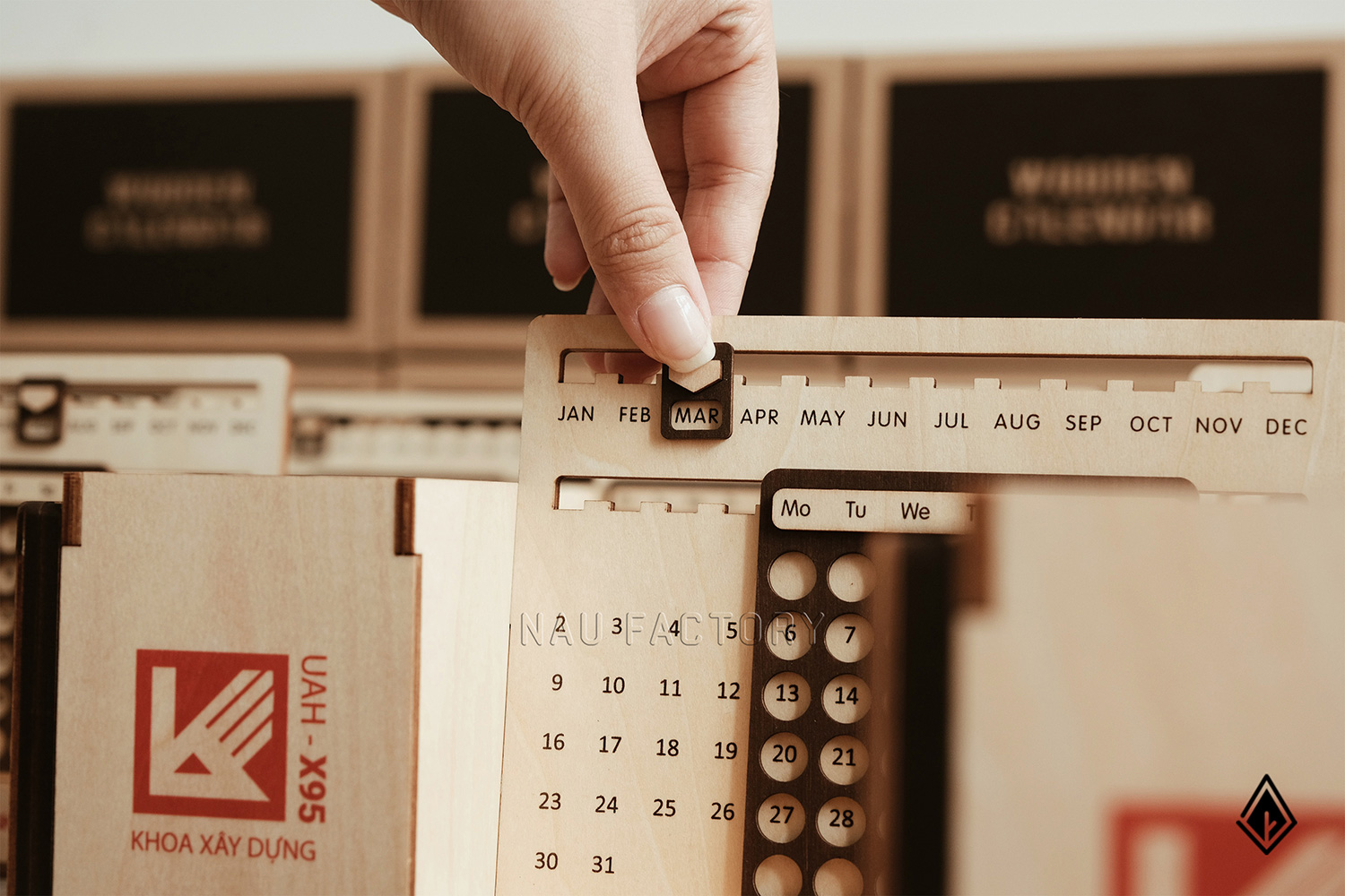 lịch gỗ vạn niên