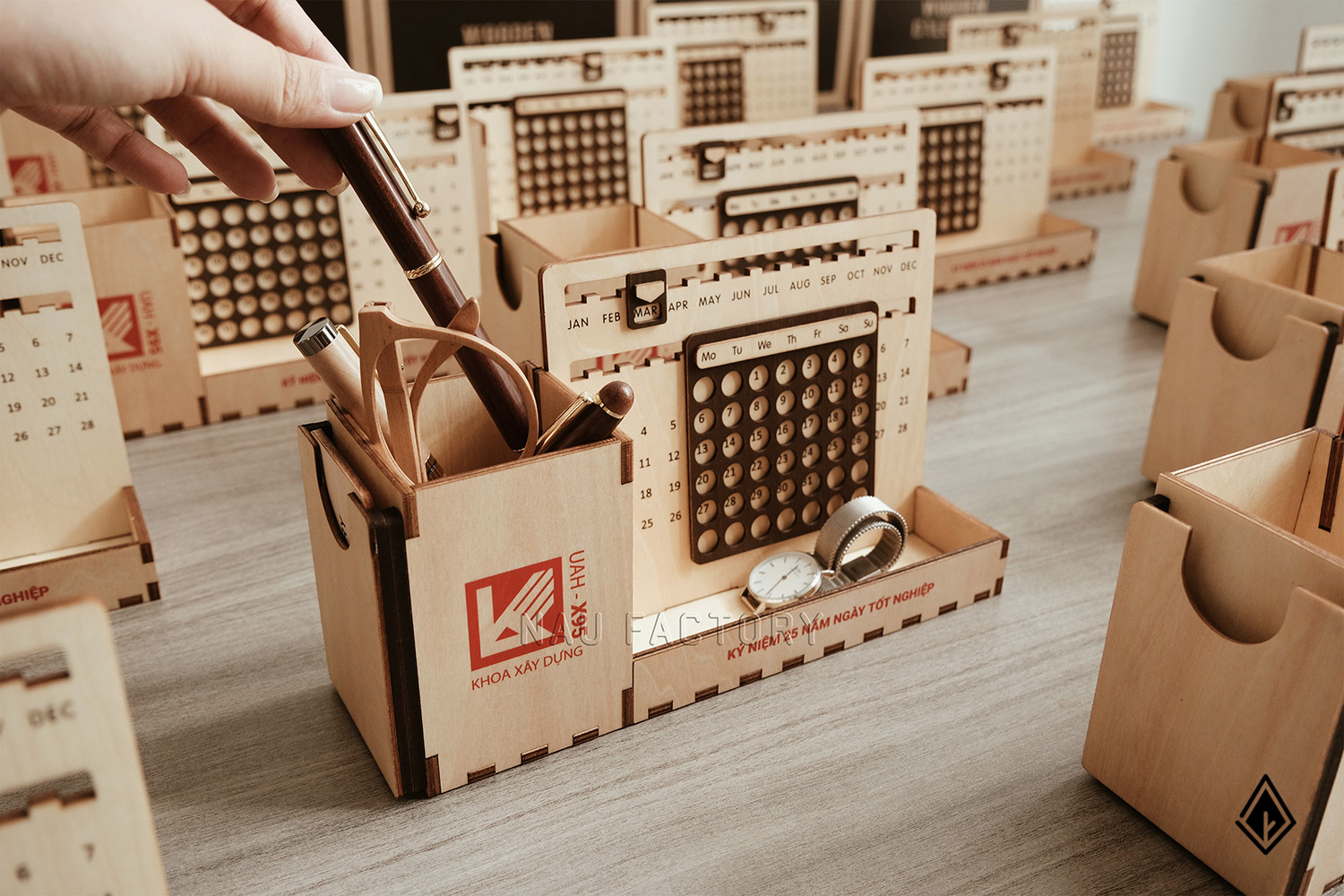 lịch gỗ vạn niên