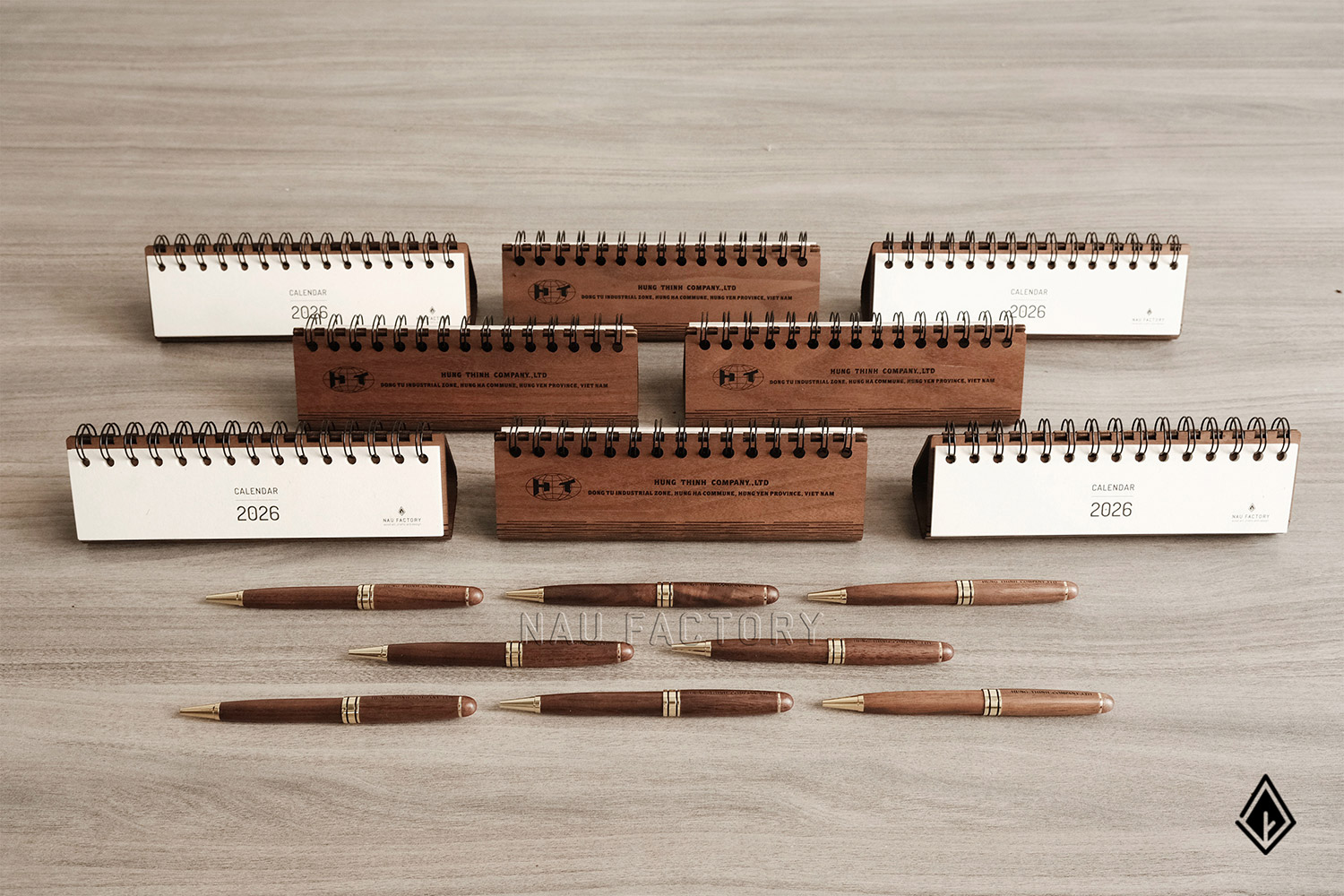 lịch gỗ form ngang