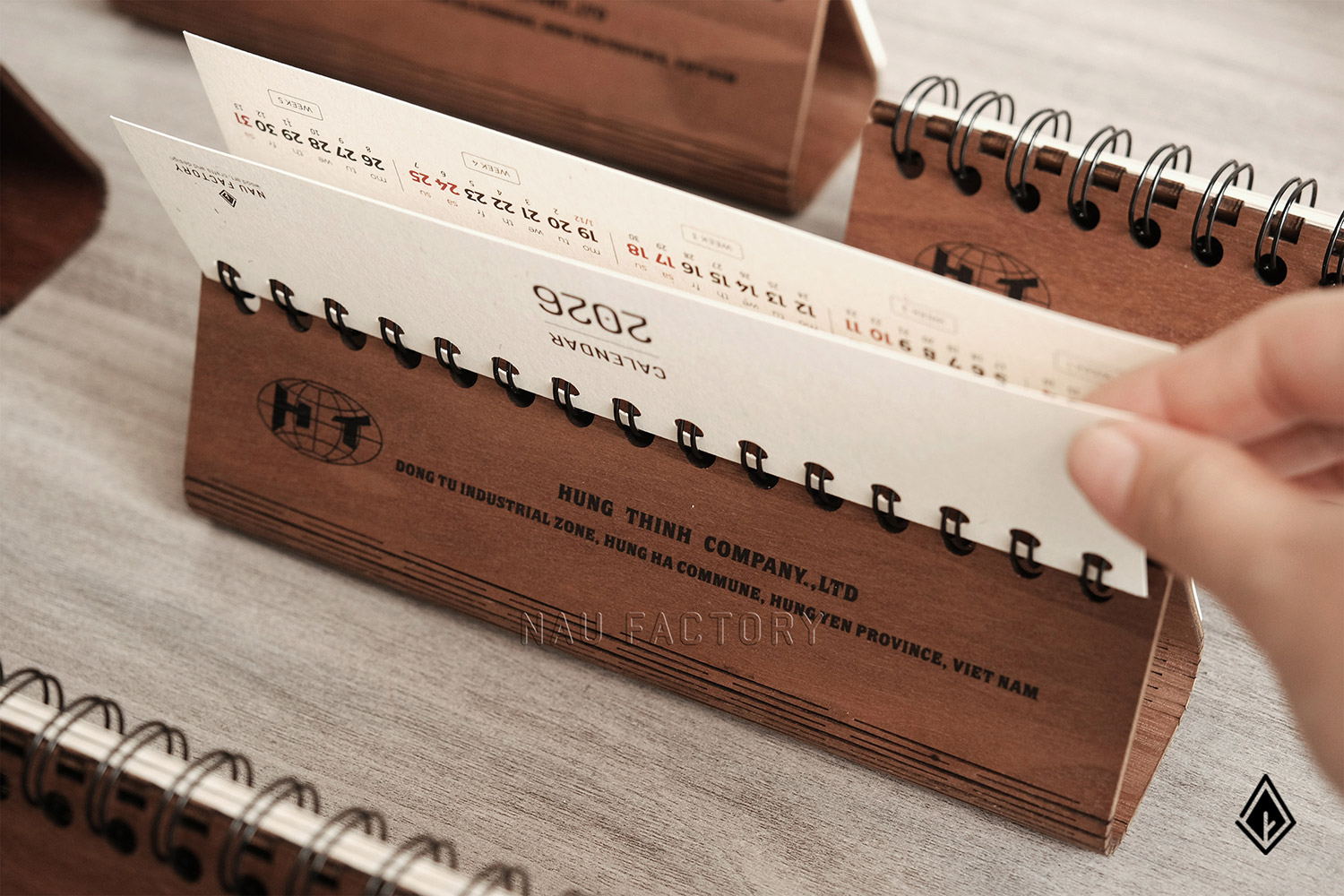 lịch gỗ form ngang