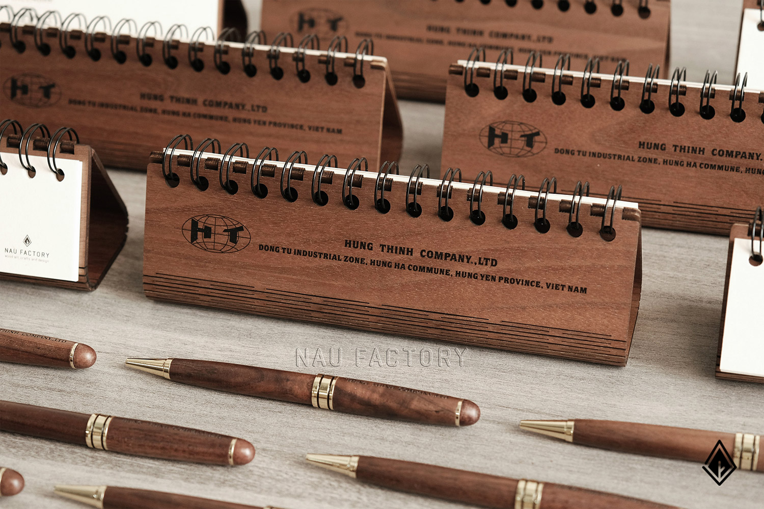 lịch gỗ form ngang