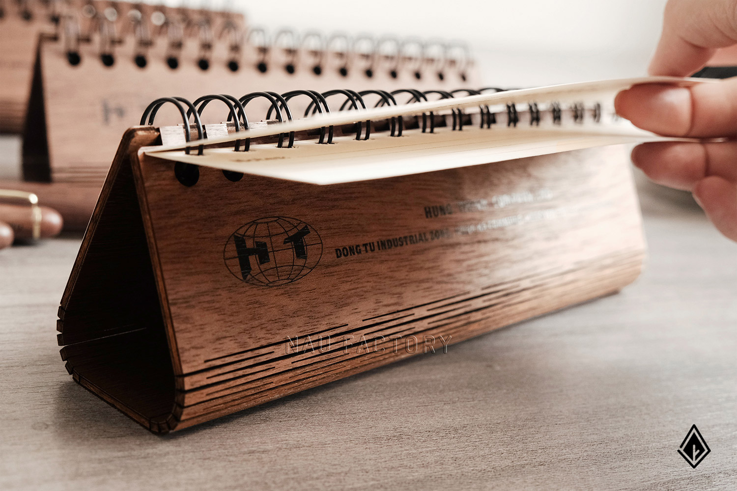 lịch gỗ form ngang